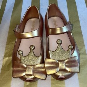 Gold Mini Melissa Girl shoes 🫶